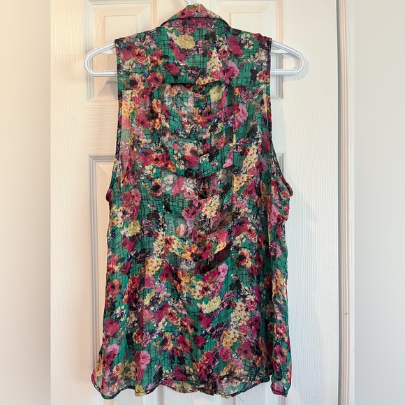 Material girl | Sleeveless Blouse - Picture 6 of 10